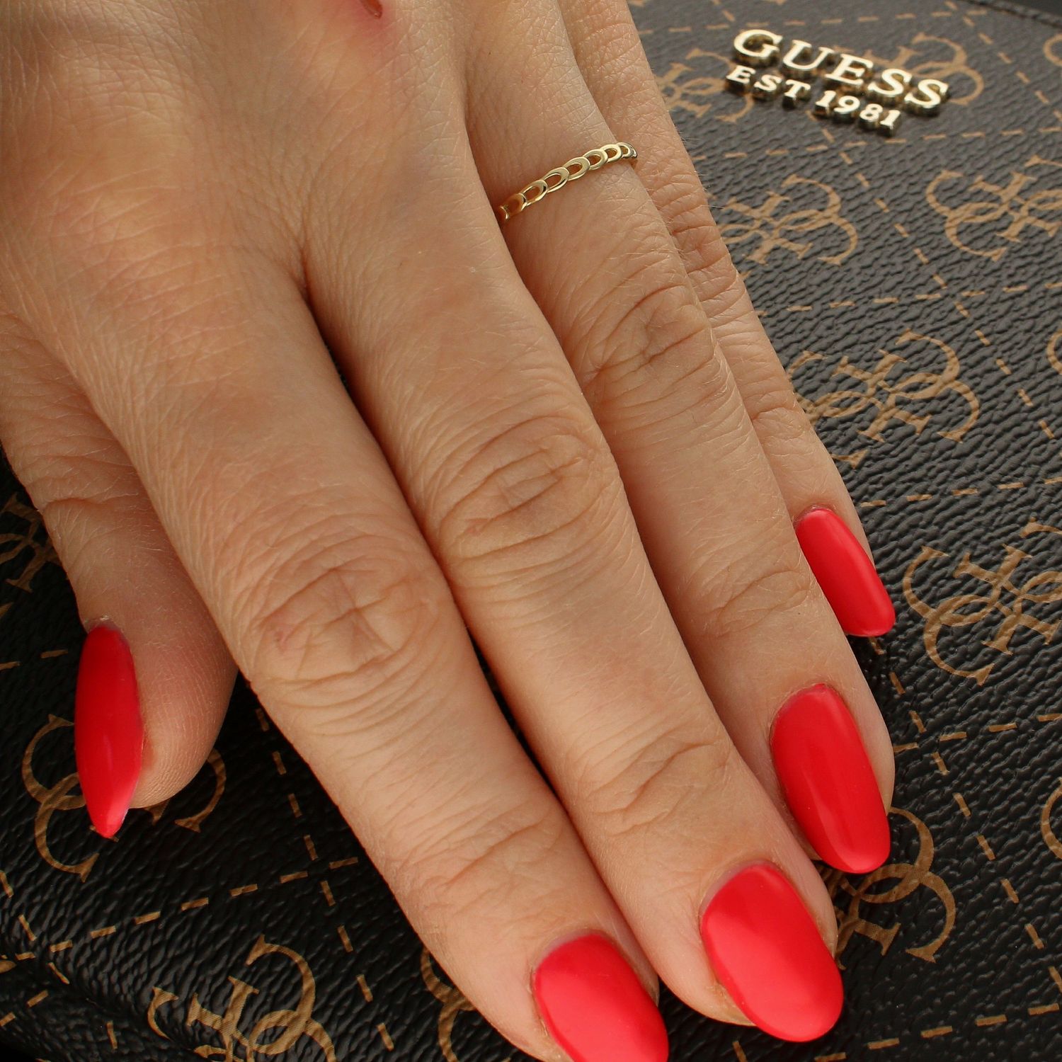 Złoty pierścionek 585 delikatne łączenie PI 5991. Złoty pierścionek delikatny. Złoty pierścionek damski.  Złoty pierścionek gładki. Złot.jpg